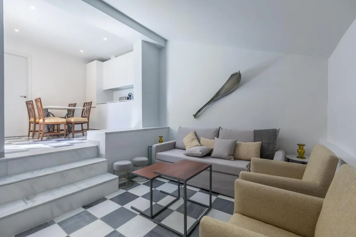Aoa Giralda Apartment location